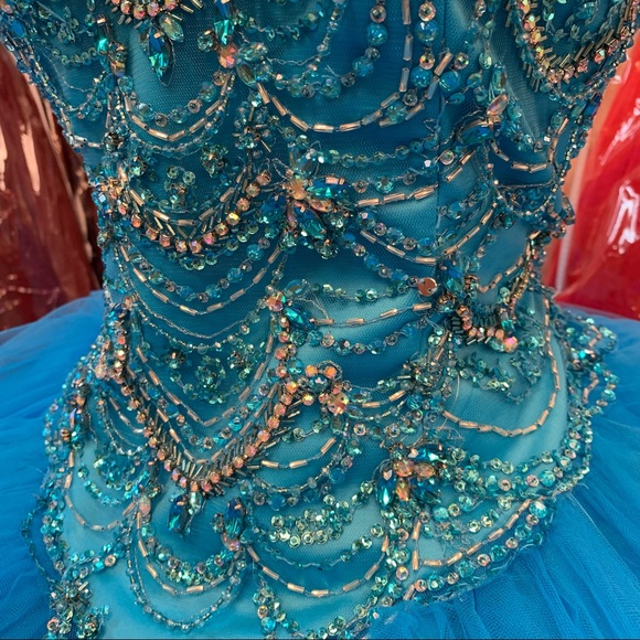 💙Peacock Quinceanera Ballgown💙 - Picture 6 of 9